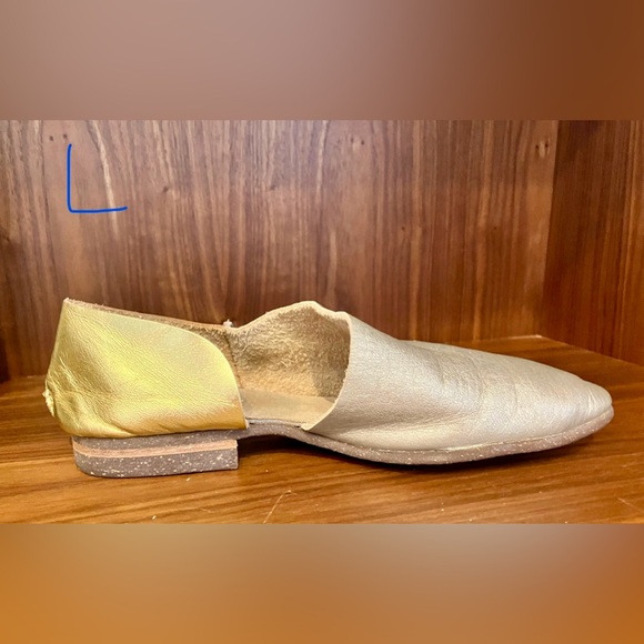 EUC Rare U-Dot Asymmetric Metallic Leather Slip-On Flats 7 Matte & Glossy Gold - Picture 6 of 16